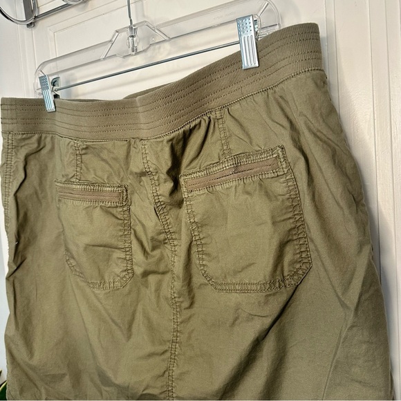 Chico’s Pull-On Skort, Size 14 (2.5) army green - Picture 7 of 9